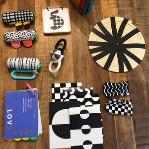 Lovevery The Looker Play Kit: 0 - 12 weeks with Book Bundle Add On